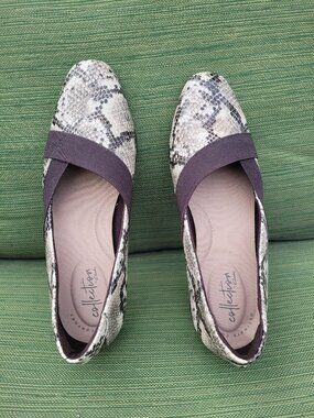 Clarks Collection Juliet Dahlla Comfort Leather Loafer Taupe Snake Women 7